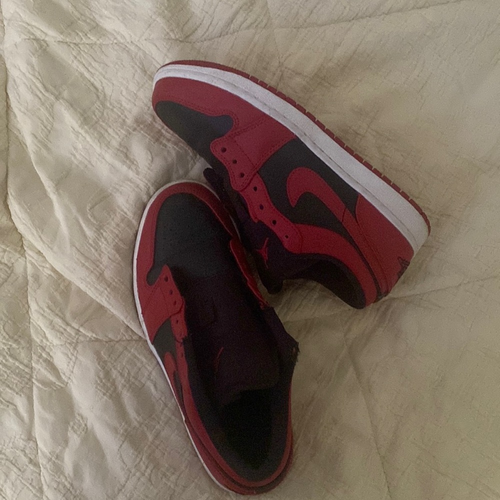 Jordan 1 low red and black